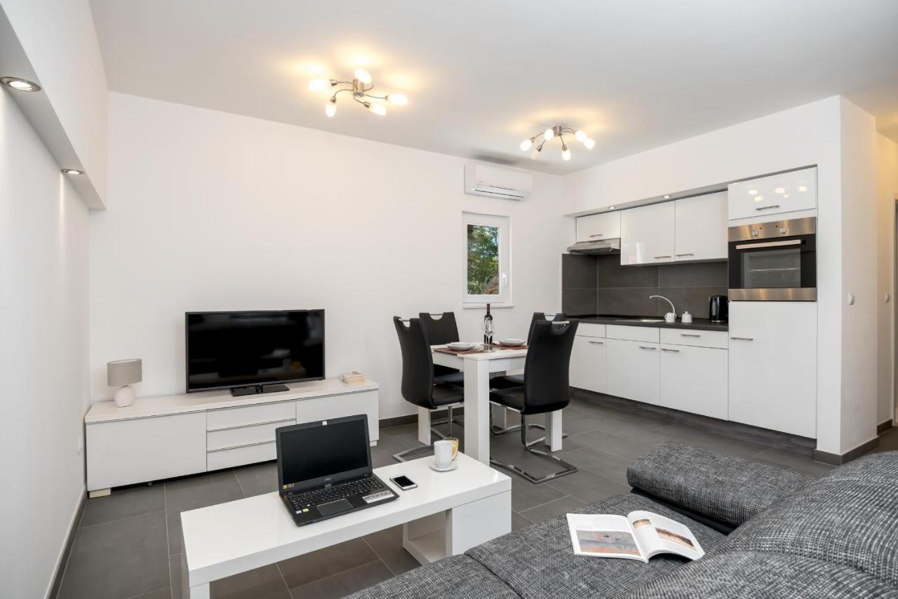 Sunny Biokovo Apartments Baska Voda Luaran gambar